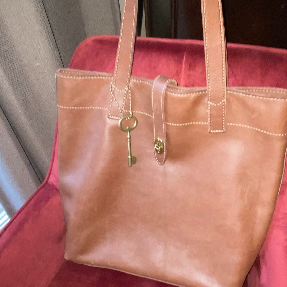 Fossil tote